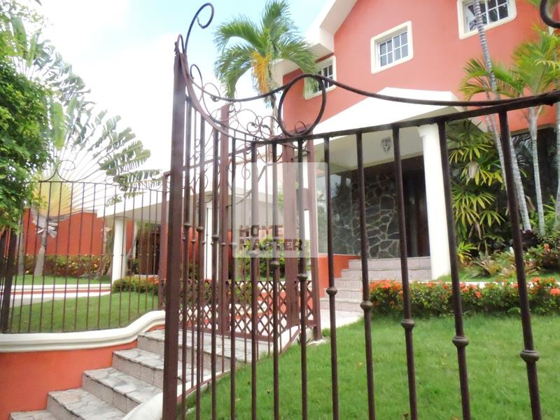 Home Master | Casa en venta, en Arroyo Hondo III, con piscina, hermosa